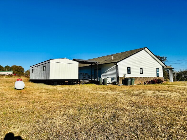9311 US-19, Zebulon, GA à louer - Photo du bâtiment - Image 3 de 6