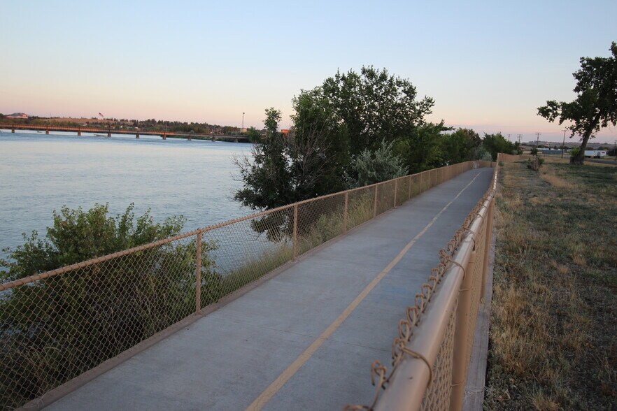 1 Bay Dr, Great Falls, MT à vendre - Photo du bâtiment - Image 2 de 20