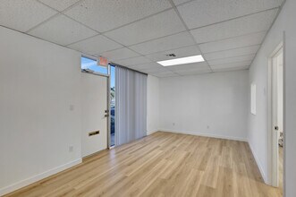 429 Northlake Blvd, North Palm Beach, FL for lease Interior Photo- Image 2 of 9