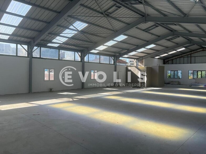 Flex in Villeurbanne for lease - Building Photo - Image 1 of 24