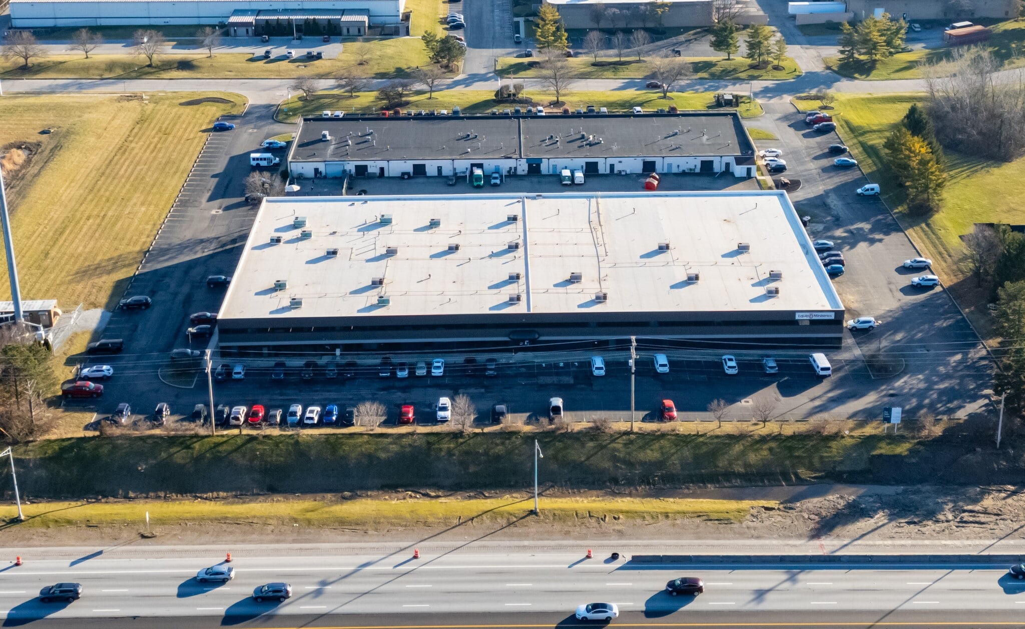 6954-6958 Americana Pky, Columbus, OH for lease Primary Photo- Image 1 of 3