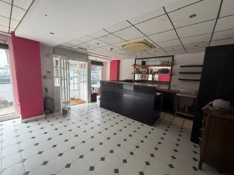 250 Finchley Rd, Londres à vendre - Photo du bâtiment - Image 3 de 4