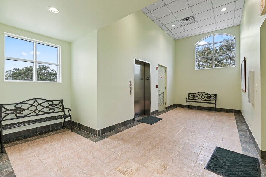 1285 36th St, Vero Beach, FL à louer - Photo intérieure - Image 3 de 10