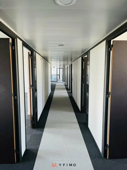 Office in Guyancourt for lease - Building Photo - Image 2 of 4