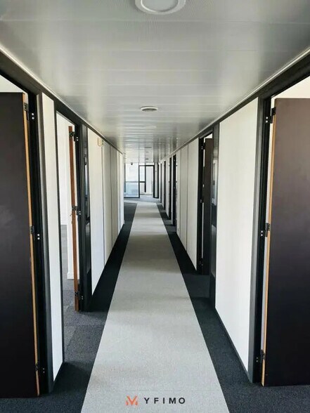 Bureau dans Guyancourt à louer - Photo du bâtiment - Image 2 de 4