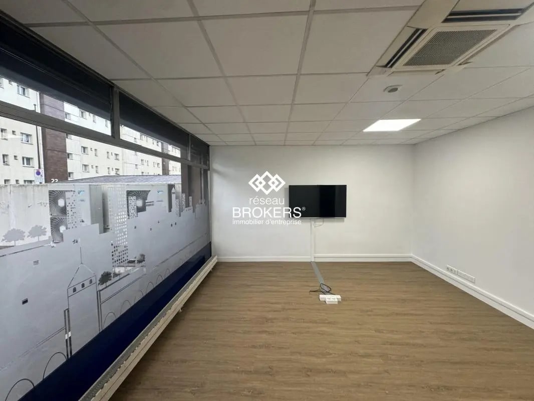 Commerce de détail dans Le Bourget à louer Photo intérieure- Image 1 de 7