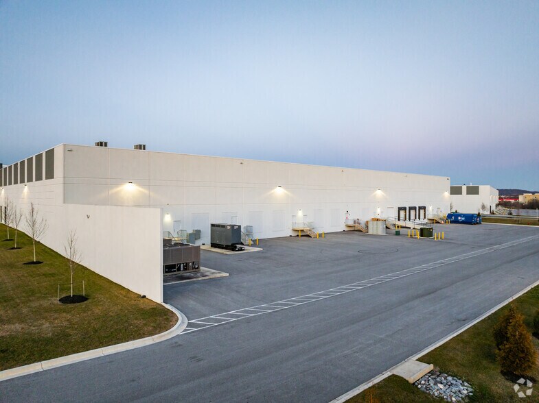 4930 Executive Ct South, Frederick, MD à vendre - Photo du bâtiment - Image 3 de 27