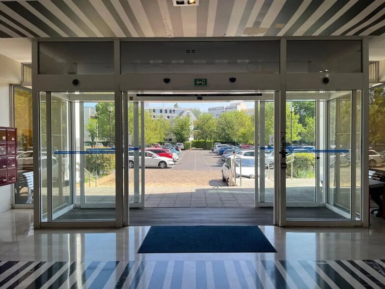 2 Boulevard De L'Oise, Pontoise à louer - Hall d’entrée - Image 2 de 3