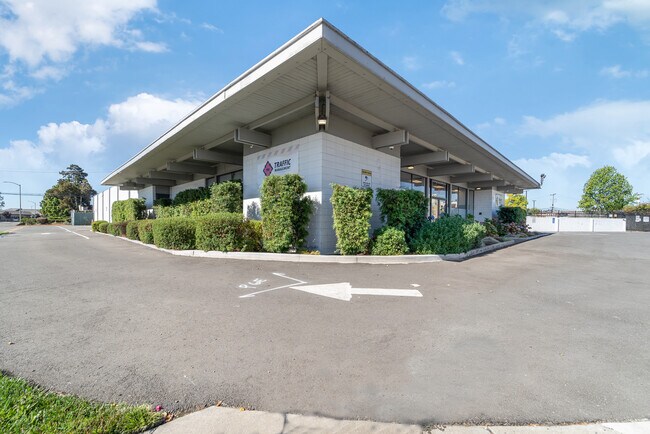 More details for 8399 Edgewater Dr, Oakland, CA - Industrial for Lease