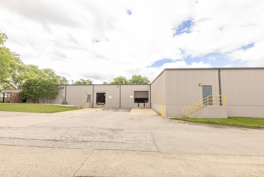 450 S Wheeling Rd, Wheeling, IL for sale - Building Photo - Image 3 of 6