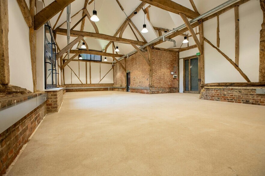 Manor Farm Barns, Hughenden Manor Estate, High Wycombe à louer - Photo du bâtiment - Image 3 de 24