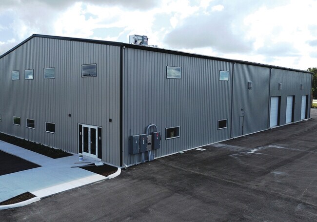 More details for 3625 Ironbridge Blvd, Fort Myers, FL - Industrial for Sale