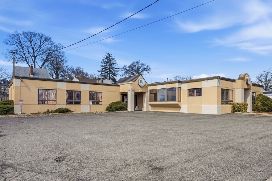 795 Main St, Hackensack, NJ for lease - Building Photo - Image 2 of 6