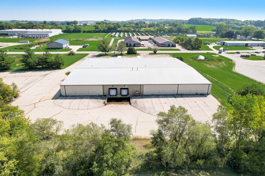 761 N Parkway St, Jefferson, WI à vendre - Photo du bâtiment - Image 2 de 8