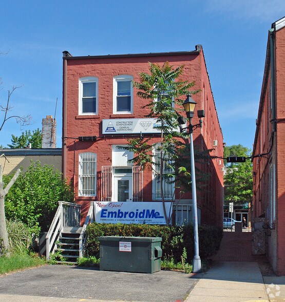 41 E Main St, Riverhead, NY à vendre - Photo du bâtiment - Image 2 de 12