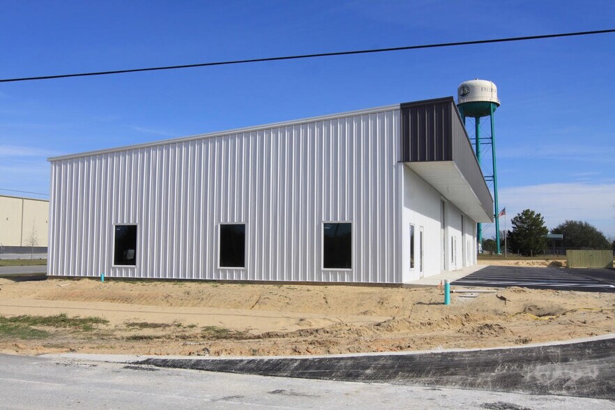 363 Bulldog Rd, Freeport, FL à louer - Photo principale - Image 2 de 5