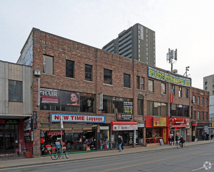 589-595 Yonge St, Toronto, ON à louer - Photo du bâtiment - Image 3 de 3