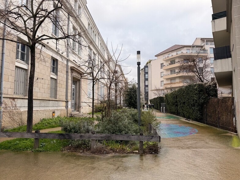 Commerce de détail dans Lyon à louer - Photo du bâtiment - Image 3 de 25