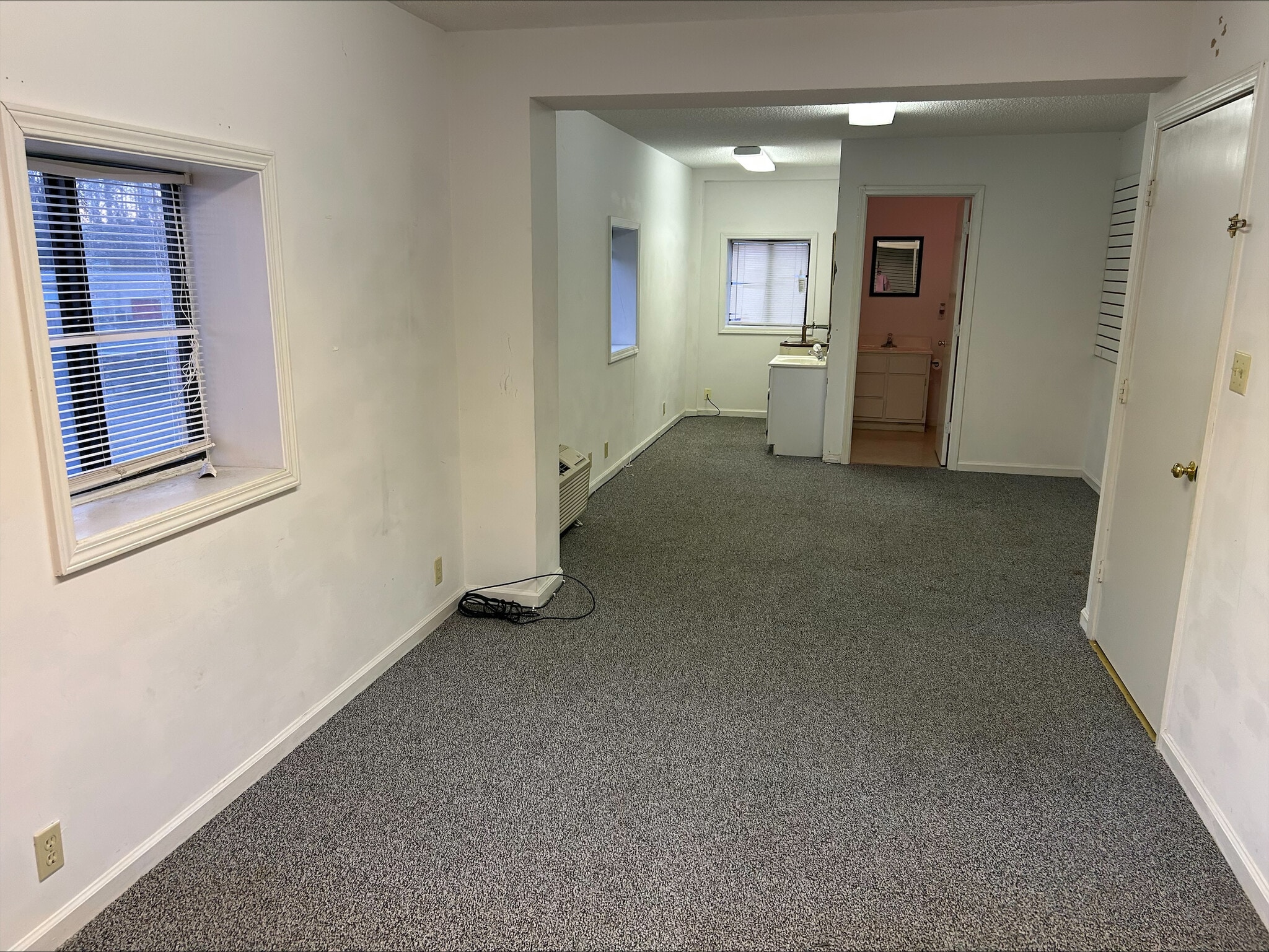 196 E Plaza Dr, Mooresville, NC à louer Photo intérieure- Image 1 de 3