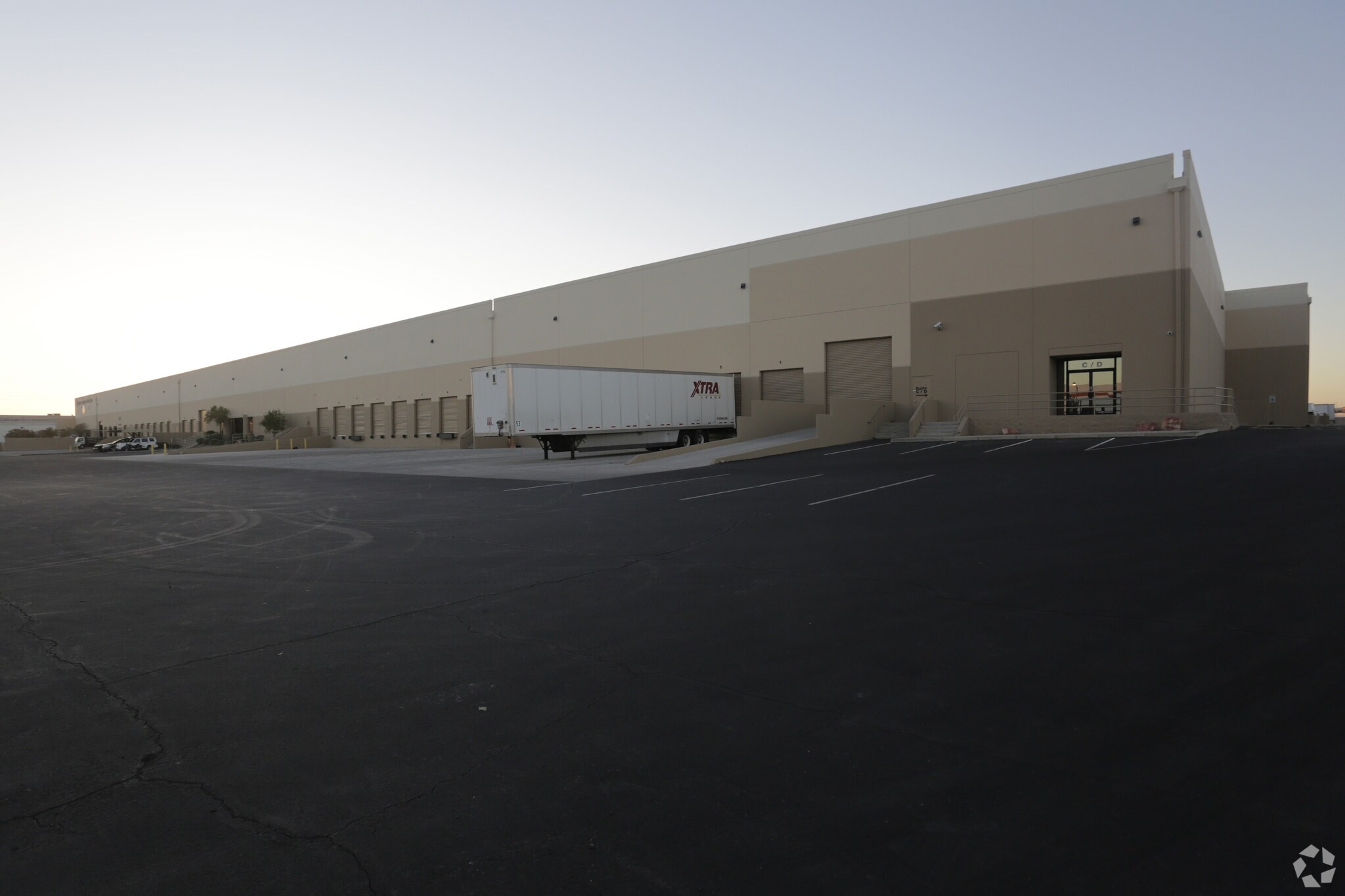 4155 W Russell Rd, Las Vegas, NV à louer Photo principale- Image 1 de 10