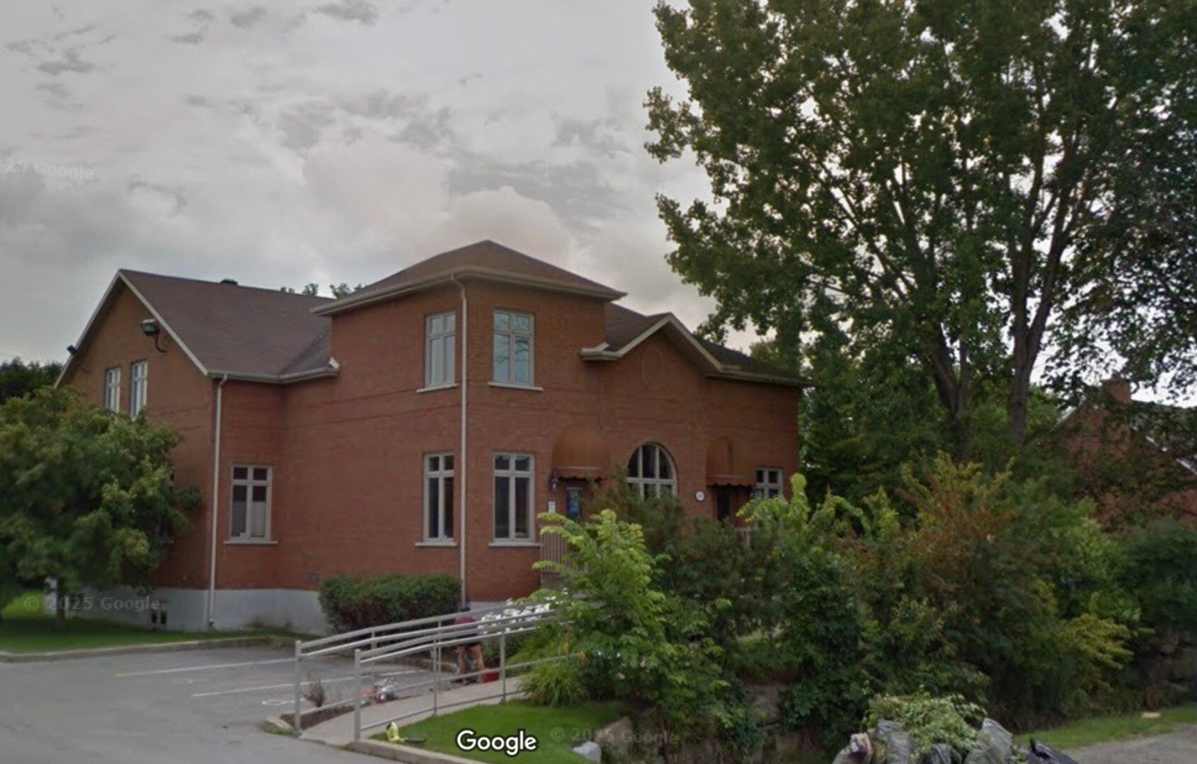 3498 Boul Sainte-Rose, Laval, QC for lease Building Photo- Image 1 of 2