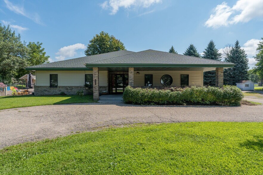 1500 Edgewood Blvd, North Mankato, MN à vendre - Photo principale - Image 1 de 27