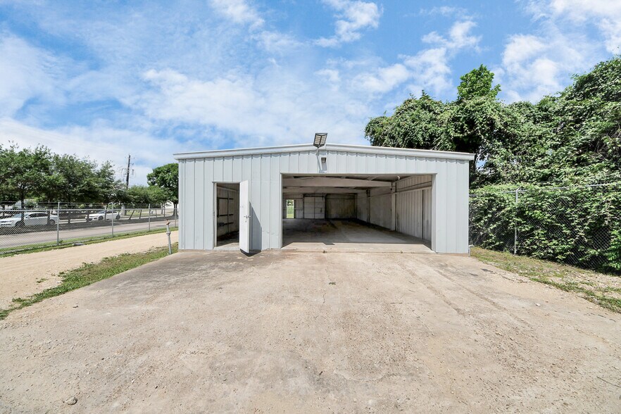 12024 Alief Clodine Rd, Houston, TX à vendre - Photo du bâtiment - Image 2 de 16