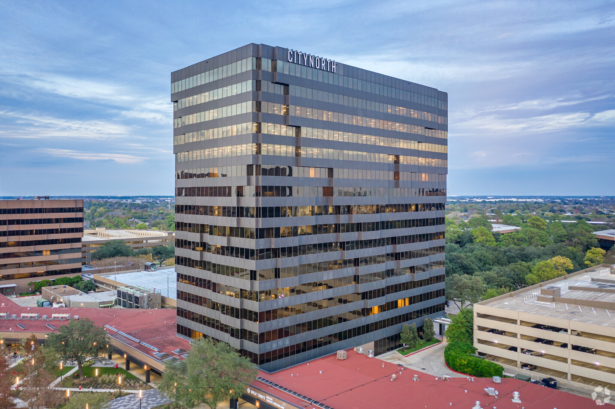 16825 Northchase Dr, Houston, TX à louer Photo du bâtiment- Image 1 de 4