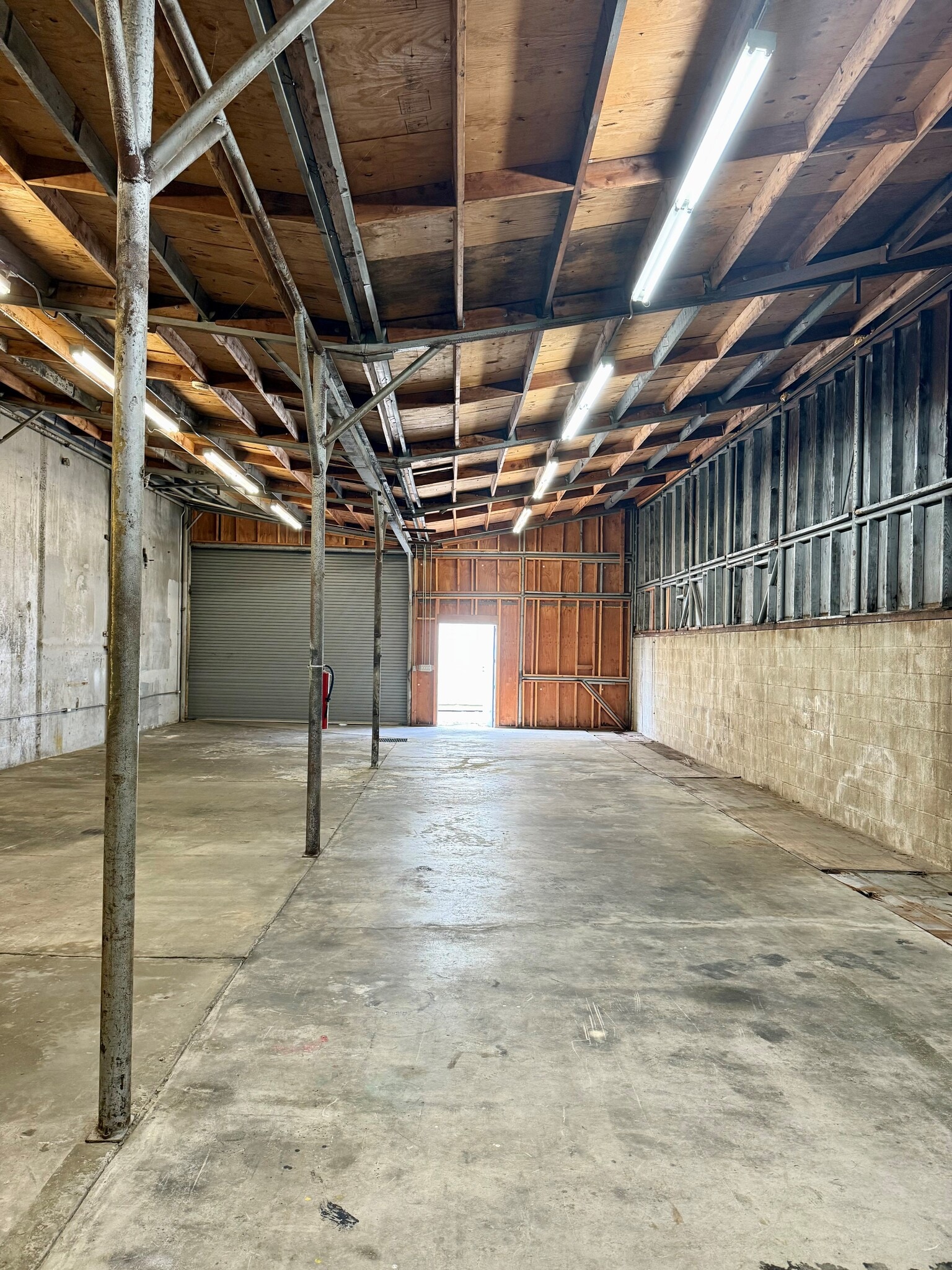 1309 E Hill St, Signal Hill, CA for lease Interior Photo- Image 1 of 4