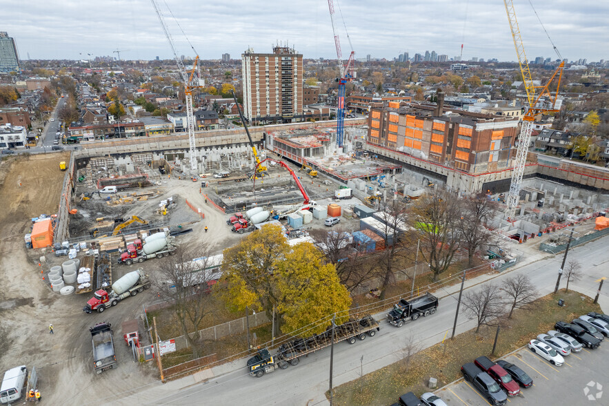 1141 Bloor St W, Toronto, ON à louer - Photo du bâtiment - Image 3 de 5