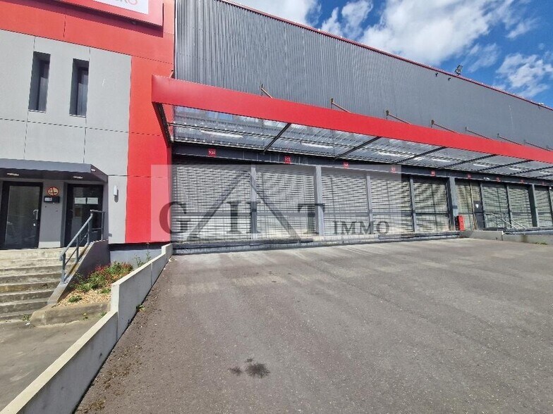 Industrial in Le Blanc-Mesnil for lease - Building Photo - Image 1 of 5