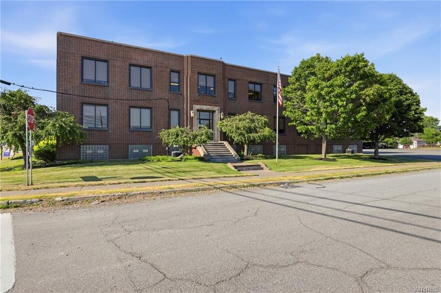 2558 Hamburg Tpke, Buffalo, NY for sale - Building Photo - Image 2 of 22