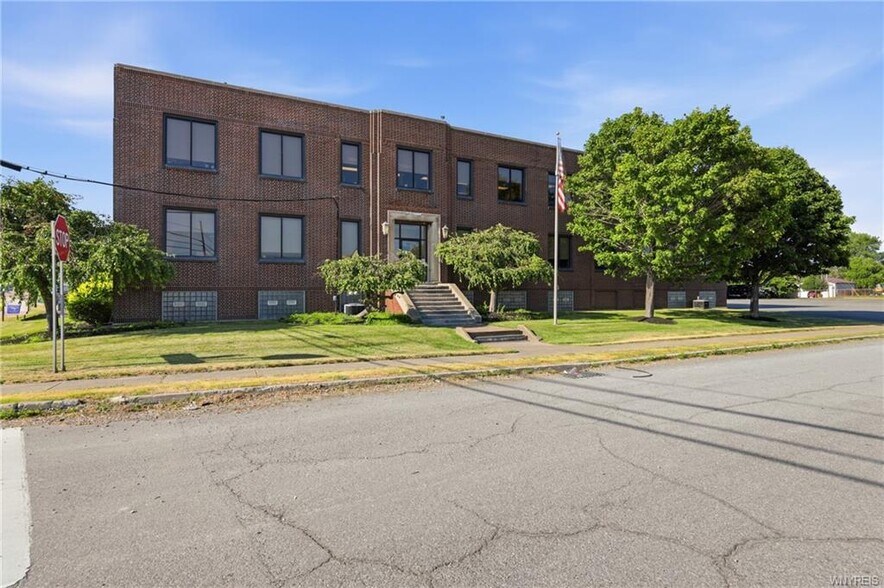 2558 Hamburg Tpke, Buffalo, NY à vendre - Photo du bâtiment - Image 2 de 22