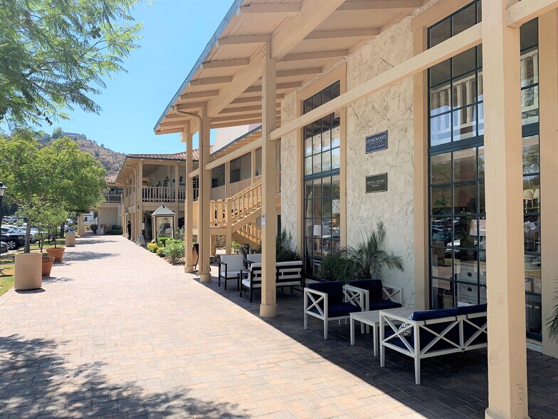 32107 Lindero Canyon Rd, Westlake Village, CA à louer - Photo du bâtiment - Image 2 de 6