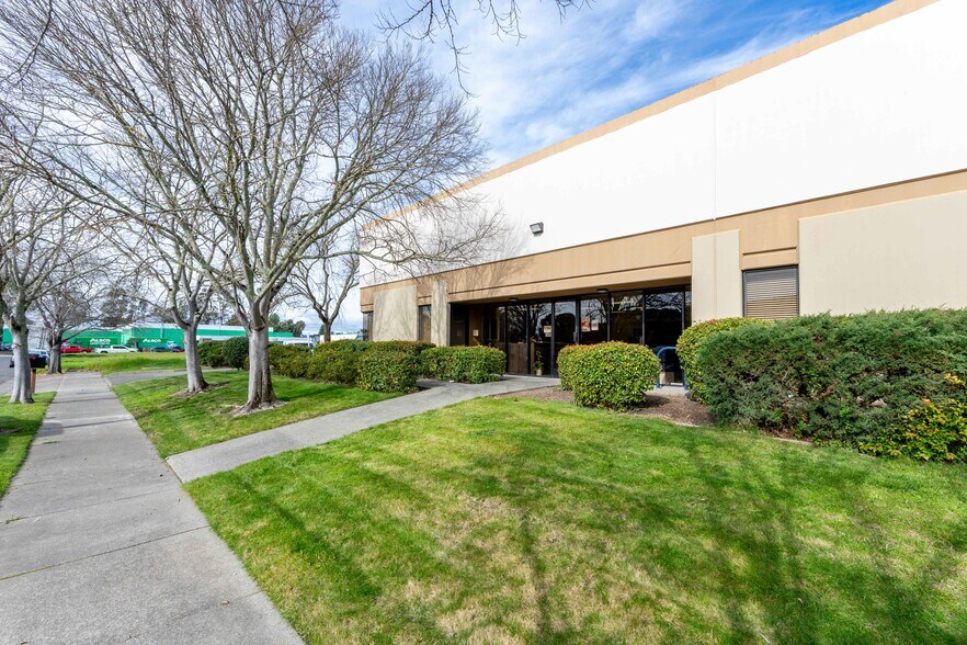 3315 Airway Dr, Santa Rosa, CA à vendre - Photo du bâtiment - Image 3 de 8