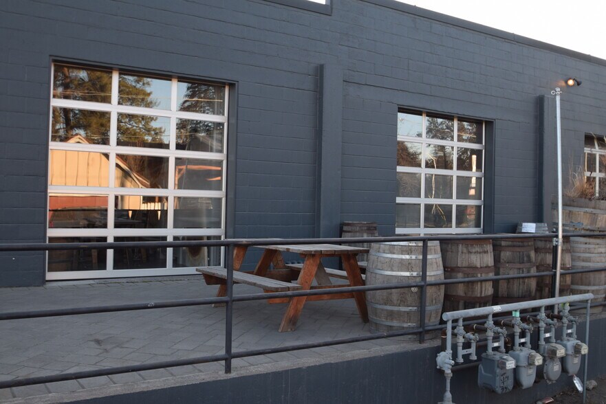 30 SW Century Dr, Bend, OR à louer - Photo du bâtiment - Image 3 de 8