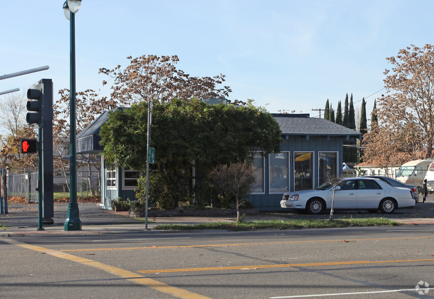 1 N Cherokee Ln & 543 E Pine St, Lodi, CA for sale - Building Photo - Image 2 of 2