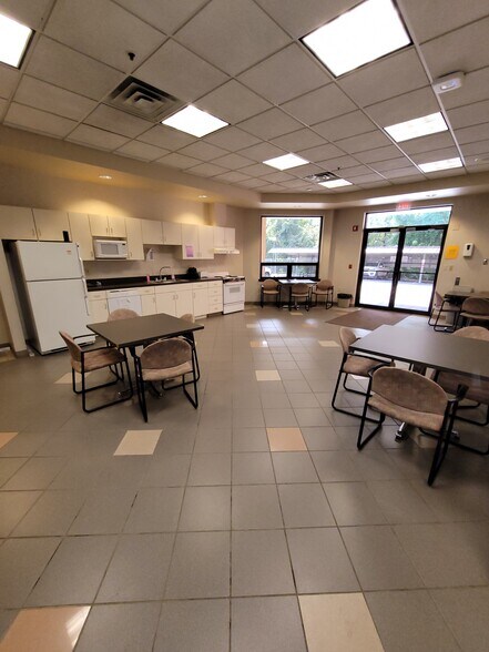 1600 Pennsylvania Ave, Charleston, WV à louer - Photo intérieure - Image 2 de 5