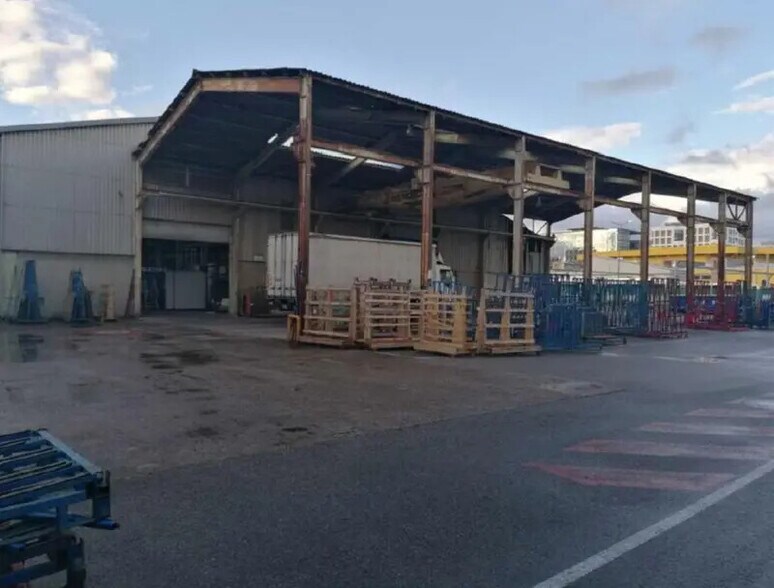 Flex dans Villeurbanne à louer - Photo du bâtiment - Image 2 de 10