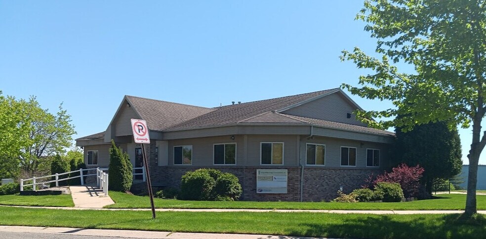 2524 Woodmeadow Dr SE, Grand Rapids, MI à louer - Photo du bâtiment - Image 2 de 7