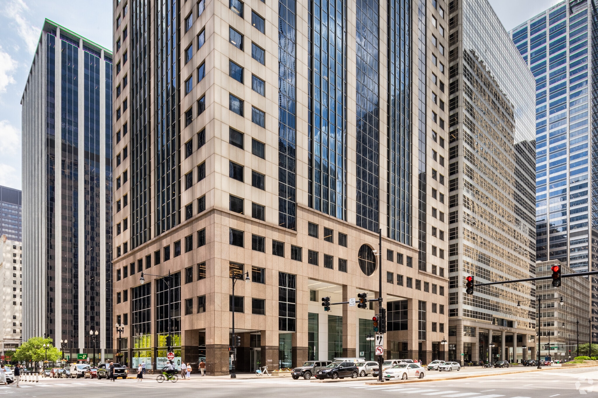 123 N Wacker Dr, Chicago, IL for lease Primary Photo- Image 1 of 16