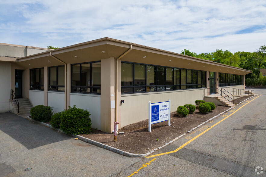 30 Sherwood Ln, Fairfield, NJ à vendre - Photo principale - Image 1 de 1