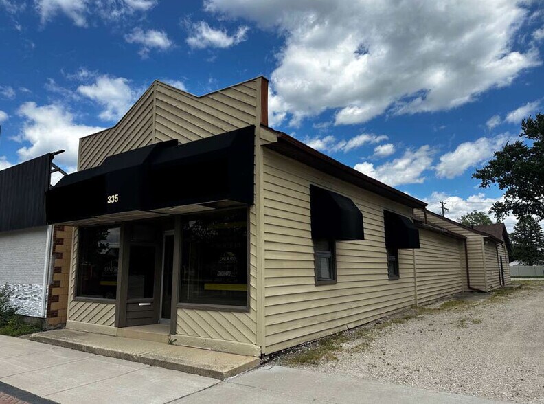 335 S Broadway St, Coal City, IL à vendre - Photo du bâtiment - Image 3 de 8