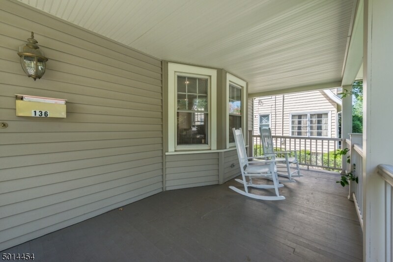 136 Saint Paul St, Westfield, NJ à louer - Photo du bâtiment - Image 3 de 15