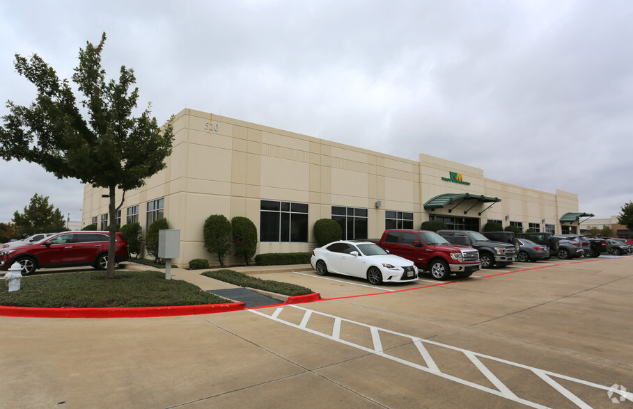 520 E Corporate Dr, Lewisville, TX for lease - Primary Photo - Image 1 of 5