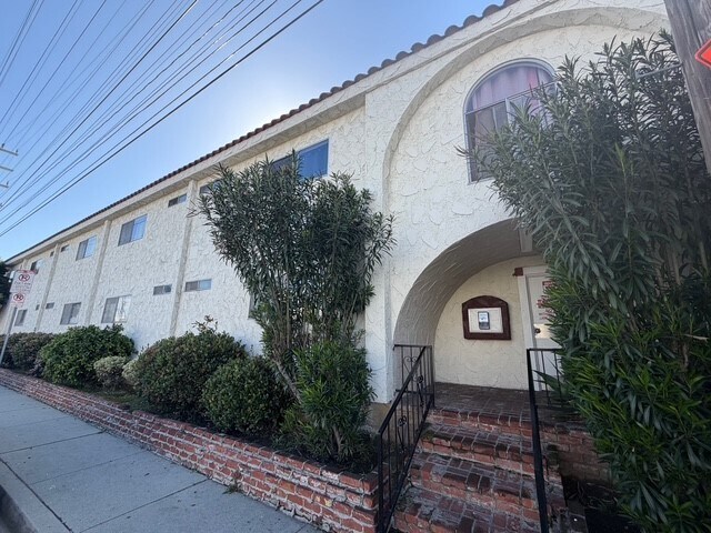 25711 Frampton Ave, Harbor City, CA à vendre Photo du bâtiment- Image 1 de 6