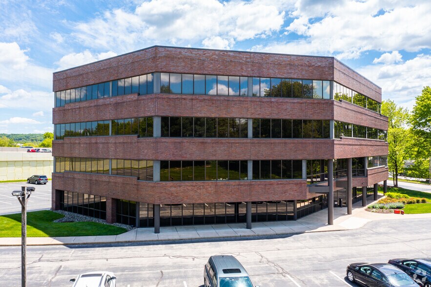 220 Commerce Dr, Fort Washington, PA à louer - Photo du bâtiment - Image 3 de 4