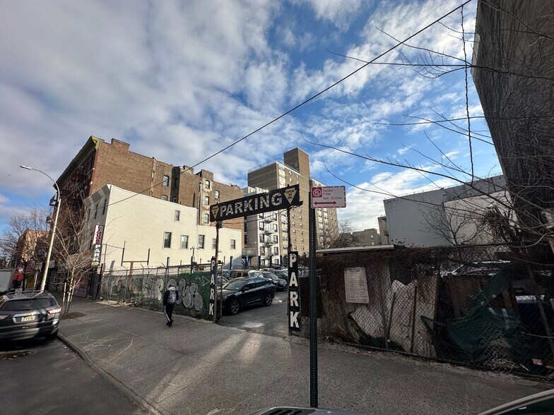 616 Courtlandt Ave, Bronx, NY for sale - Building Photo - Image 2 of 4