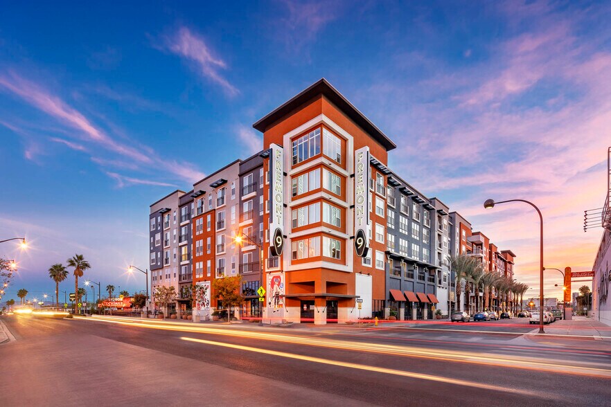 901 E Fremont St, Las Vegas, NV à louer - Photo du bâtiment - Image 2 de 28