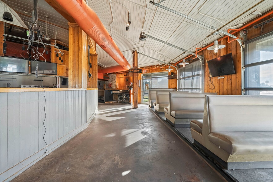 4950 S Loop 289, Lubbock, TX for lease - Interior Photo - Image 3 of 57